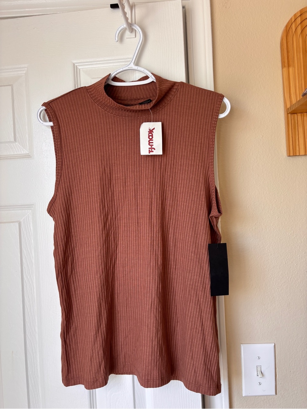 Sleeveless Rib-Knit Mock Neck Top - Rust